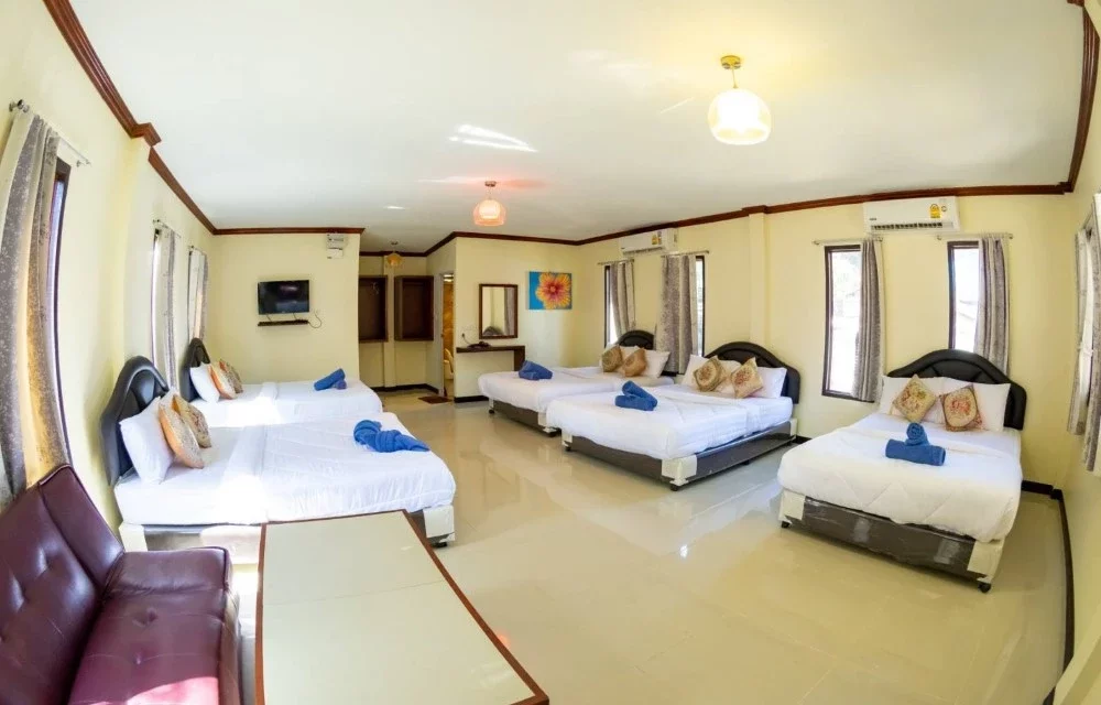Family 10 People Room in Koh Samet at Tom Pizza Resort Family 10 People Room in Koh Samet at Tom Pizza Resort