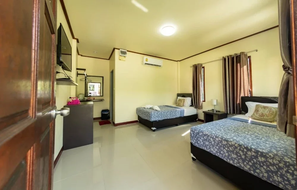Twin Bed Room in Koh Samet at Tom Pizza Resort Twin Bed Room in Koh Samet at Tom Pizza Resort